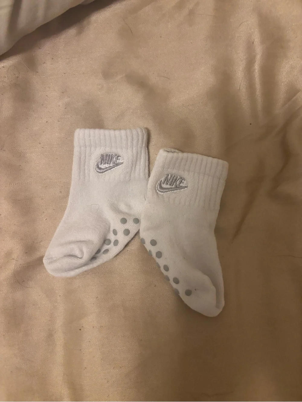 Nike White Kids Non-Slip Crew Socks - Set of 4